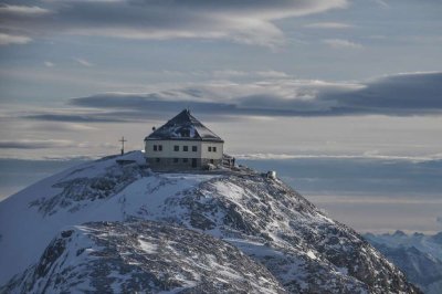 Das Matrashaus wird winterdicht gemacht