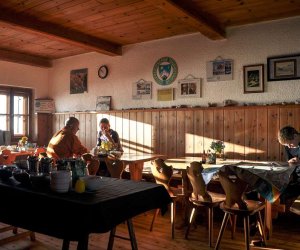 Die Gaststube zur Frühstückszeit 