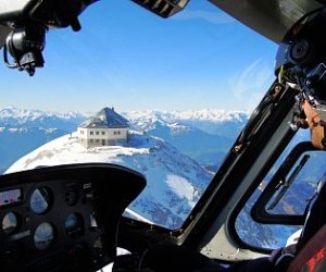 Blick vom Hubschrauber auf das Matrashaus 